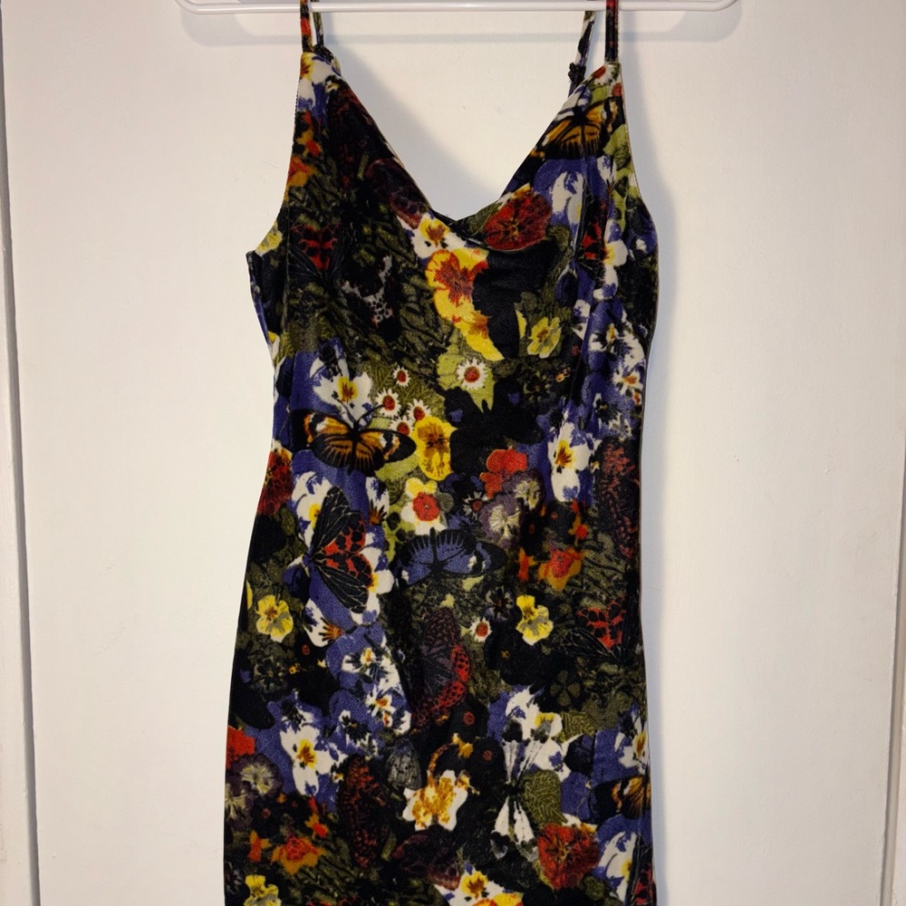 NWT Urban Outfitters Mallory Black Floral Velvet Cowl Neck Slip Dress Size S - Picture 2 of 9
